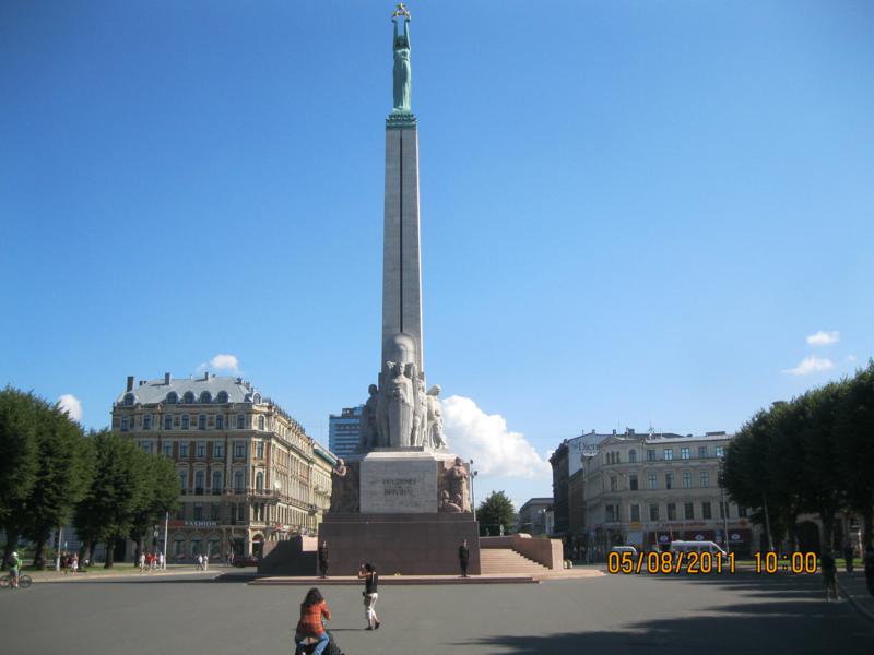 Monumento a la Independencia , en Riga . 