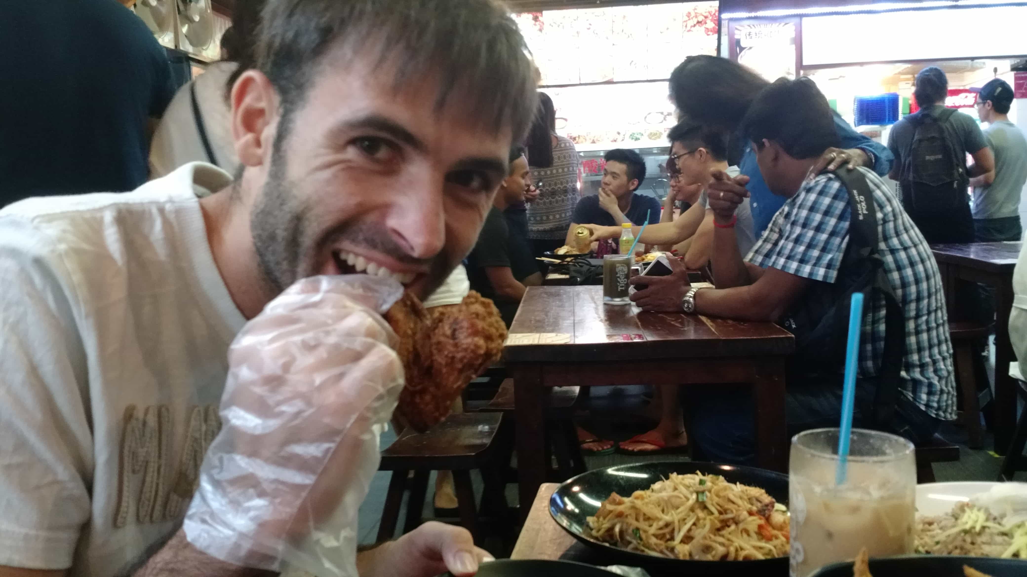 Travel Singapore, eating chicken.