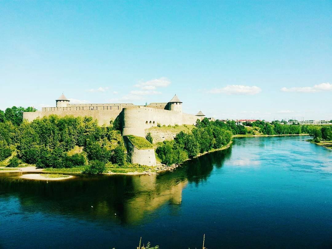 Travel Russia overland from Narva.